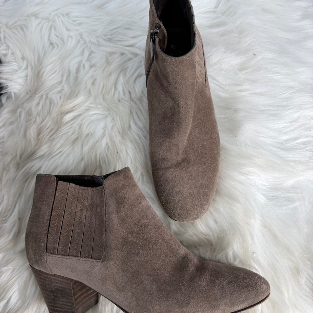 Aquatalia Taupe Suede Ankle Boots Made in Italy Size 6.5 Block Heel Booties